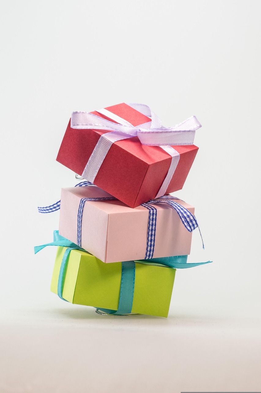 Home gifts, presents, packages, parcel, ribbon, christmas, christmas party, christmas decoration, advent season, wrapped up, packed up, gift wrapping, surprise, decoration, colorful